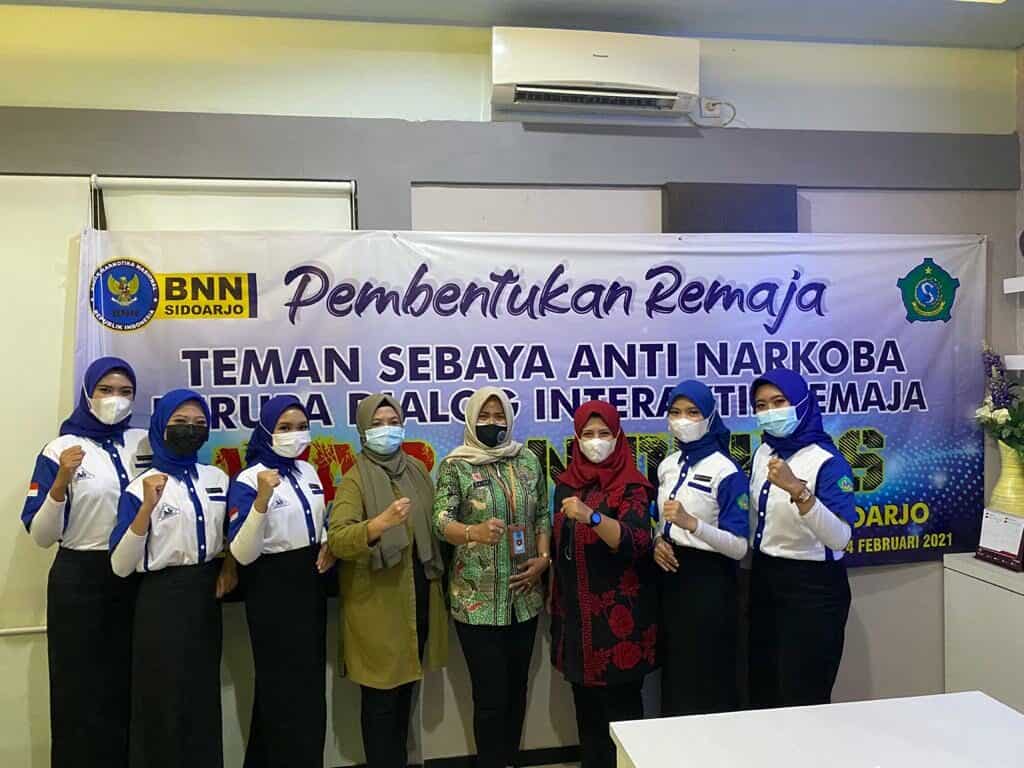 DIALOG INTERAKTIF PEMBENTUKAN REMAJA TEMAN SEBAYA ANTI NARKOBA DIALOG INTERAKTIF PEMBENTUKAN REMAJA TEMAN SEBAYA ANTI NARKOBA