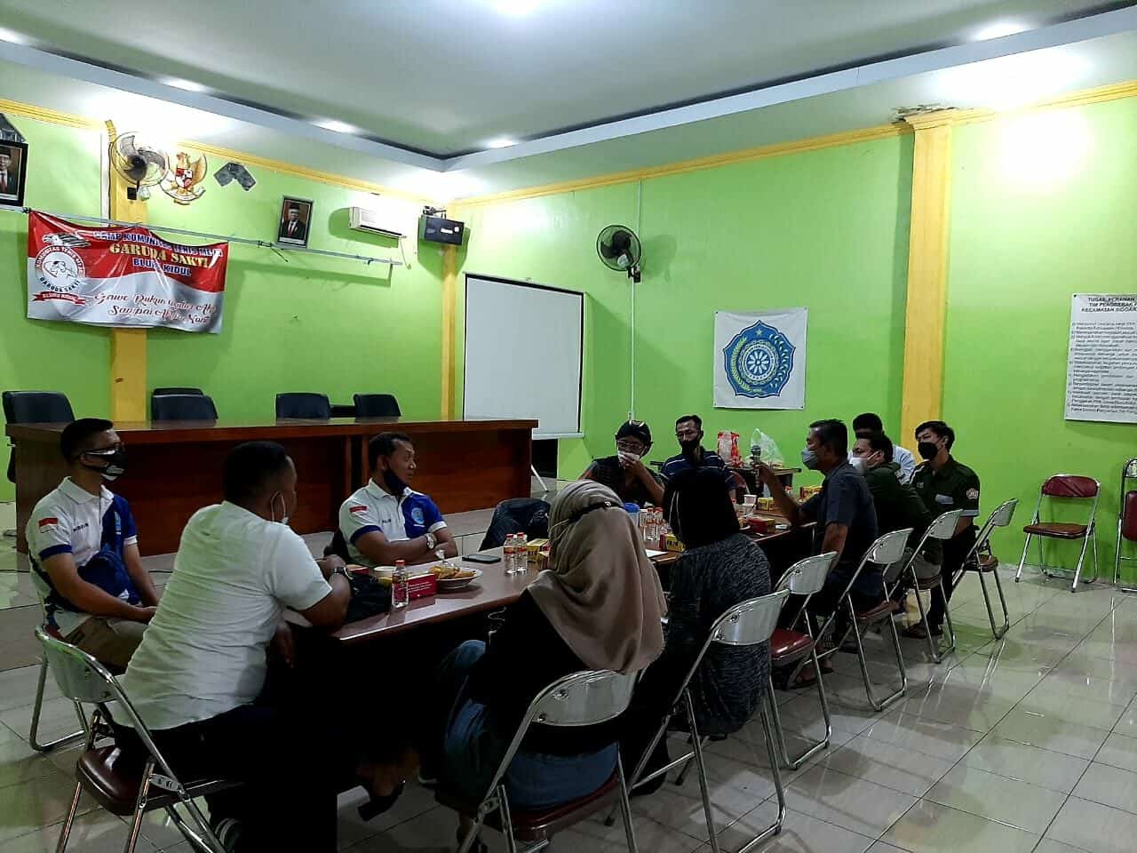 RAPAT PERSIAPAN PELAKSANAAN IBM DI DESA BLURU KIDUL KECAMATAN SIDOARJO RAPAT PERSIAPAN PELAKSANAAN IBM DI DESA BLURU KIDUL KECAMATAN SIDOARJO