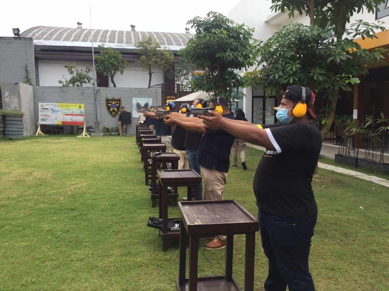 PEGAWAI BNN KAB. SIDOARJO MELAKSANAKAN LATIHAN MENEMBAK DI LAPANGAN TEMBAK POLDA JATIM PEGAWAI BNN KAB. SIDOARJO MELAKSANAKAN LATIHAN MENEMBAK DI LAPANGAN TEMBAK POLDA JATIM