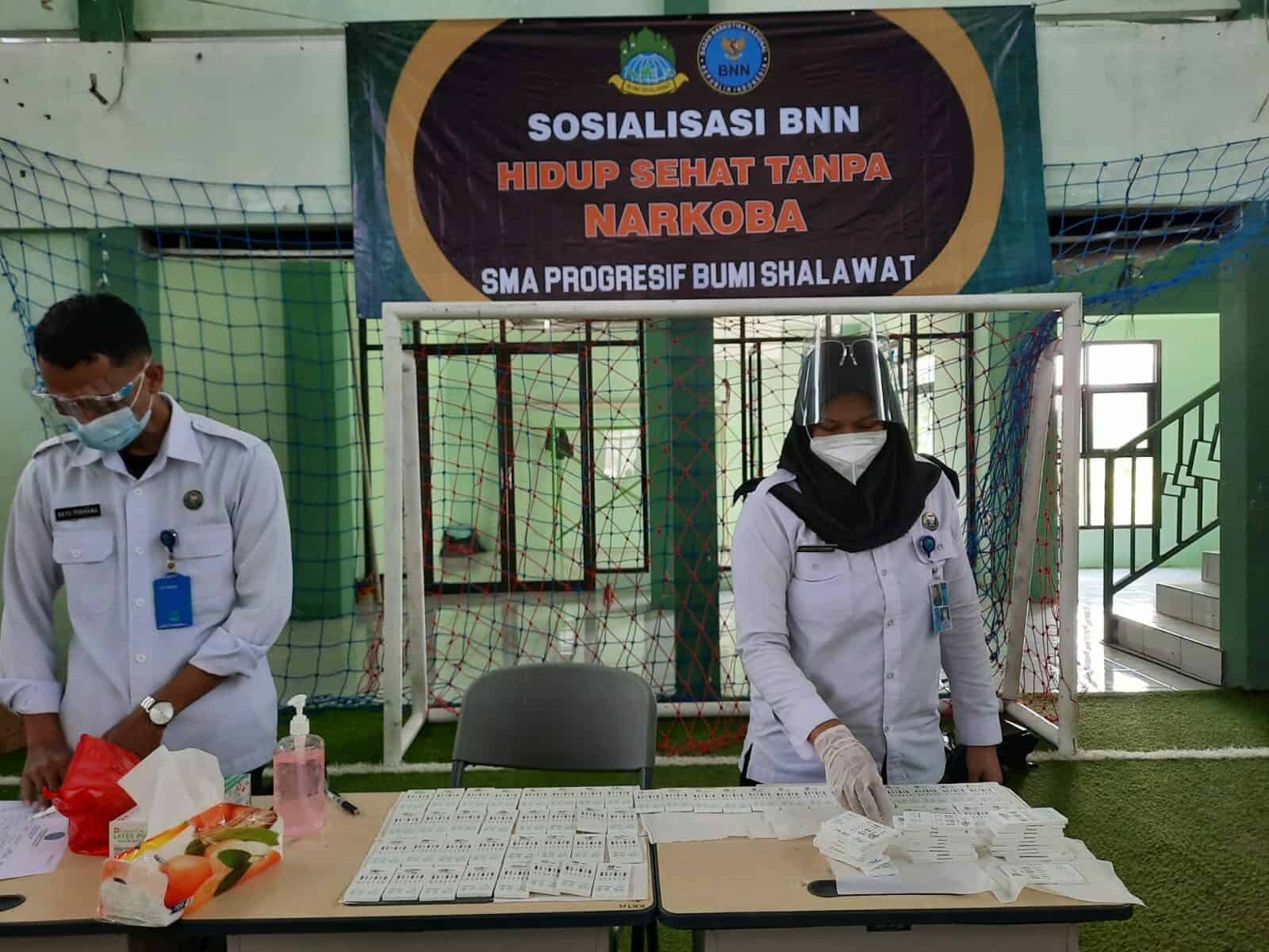 PEMERIKSAAN URINE SKRINING PELAJAR SMA PROGRESIF BUMI SHALAWAT PEMERIKSAAN URINE SKRINING PELAJAR SMA PROGRESIF BUMI SHALAWAT