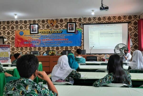 SOSIALISASI P4GN DAN PEMERIKSAAN URINE KEPADA SISWA/I DAN GURU SMPN 2 SIDOARJO