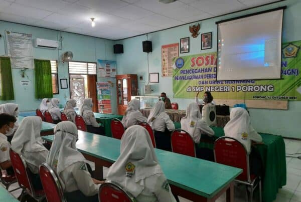 SOSIALISASI P4GN DAN PEMERIKSAAN URINE KEPADA SISWA/I DAN GURU