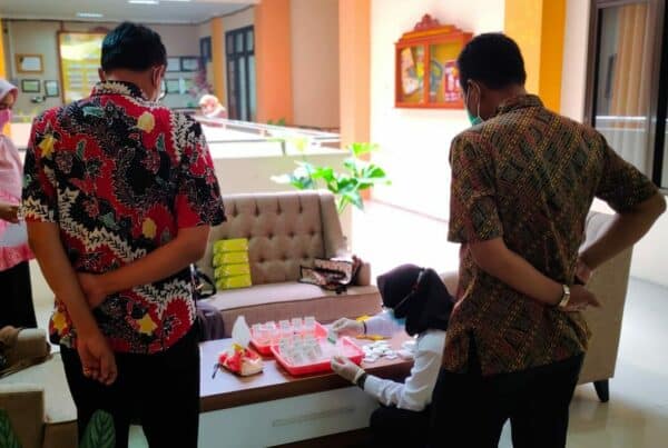 PEMERIKSAAN URINE KEPADA ASN PEMKAB SIDOARJO BERSAMA BKD KAB. SIDOARJO