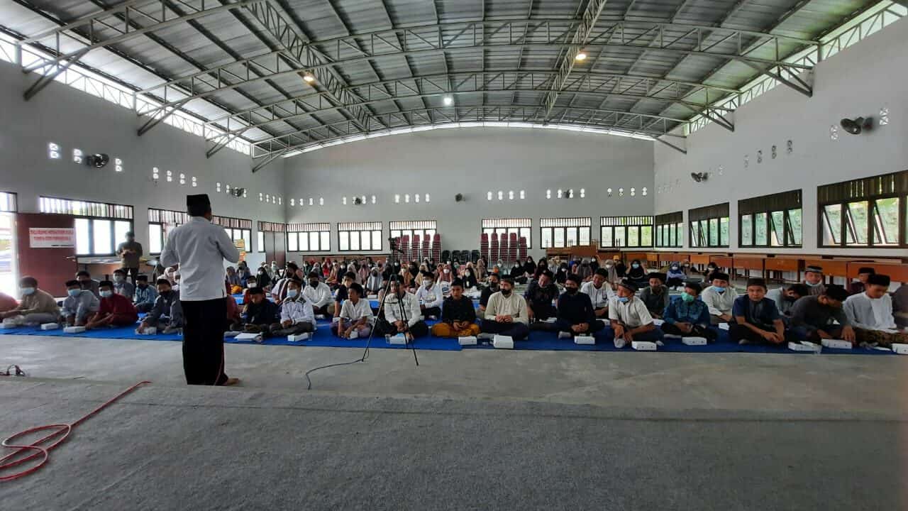 ROADSHOW DISEMINASI INFORMASI P4GN KEPADA PELAJAR SMPN 1 BUDURAN ROADSHOW DISEMINASI INFORMASI P4GN KEPADA PELAJAR SMPN 1 BUDURAN
