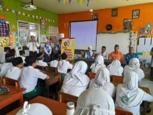 PENDAMPINGAN DUTA ANTI NARKOBA SMP HANG TUAH 5 SIDOARJO PENYULUHAN DI SDN KEDUNGKENDO DAN MI DARUSALAM